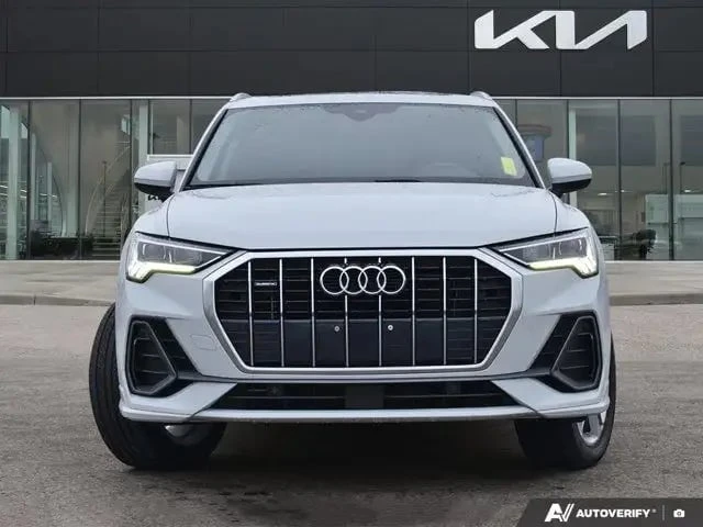 Audi Q3 / S line Progressiv / AWD / ПАНОРАМА / CARFAX , снимка 2 - Автомобили и джипове - 53306581