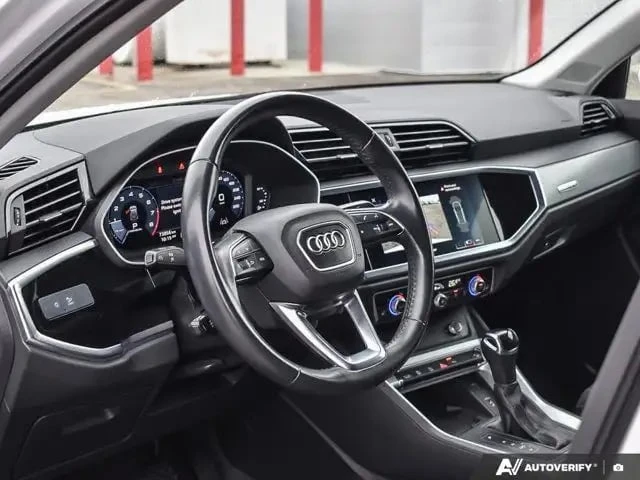 Audi Q3 / S line Progressiv / AWD / ПАНОРАМА / CARFAX , снимка 16 - Автомобили и джипове - 53306581