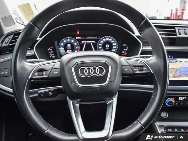 Audi Q3 / S line Progressiv / AWD / ПАНОРАМА / CARFAX , снимка 17 - Автомобили и джипове - 53306581