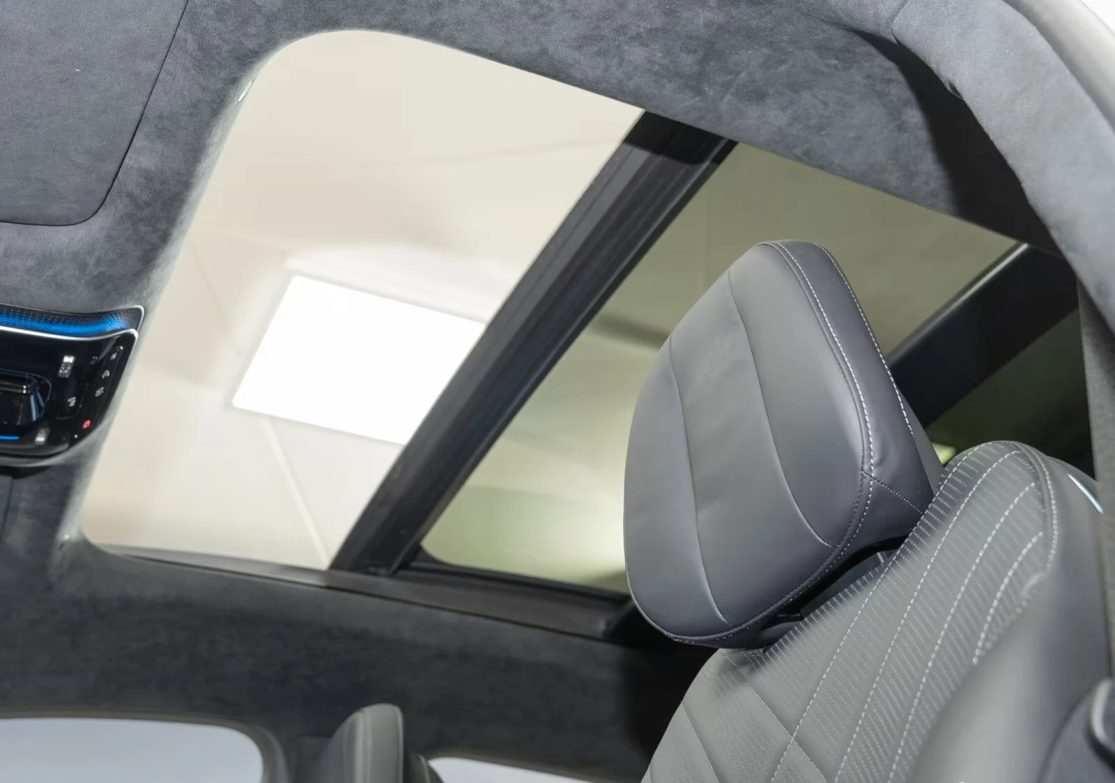 Mercedes-Benz EQE 500 AMG/SUV/4-MATIC/CARBON/HYPERSCREEN/BURM/PANO/, снимка 8 - Автомобили и джипове - 53974740