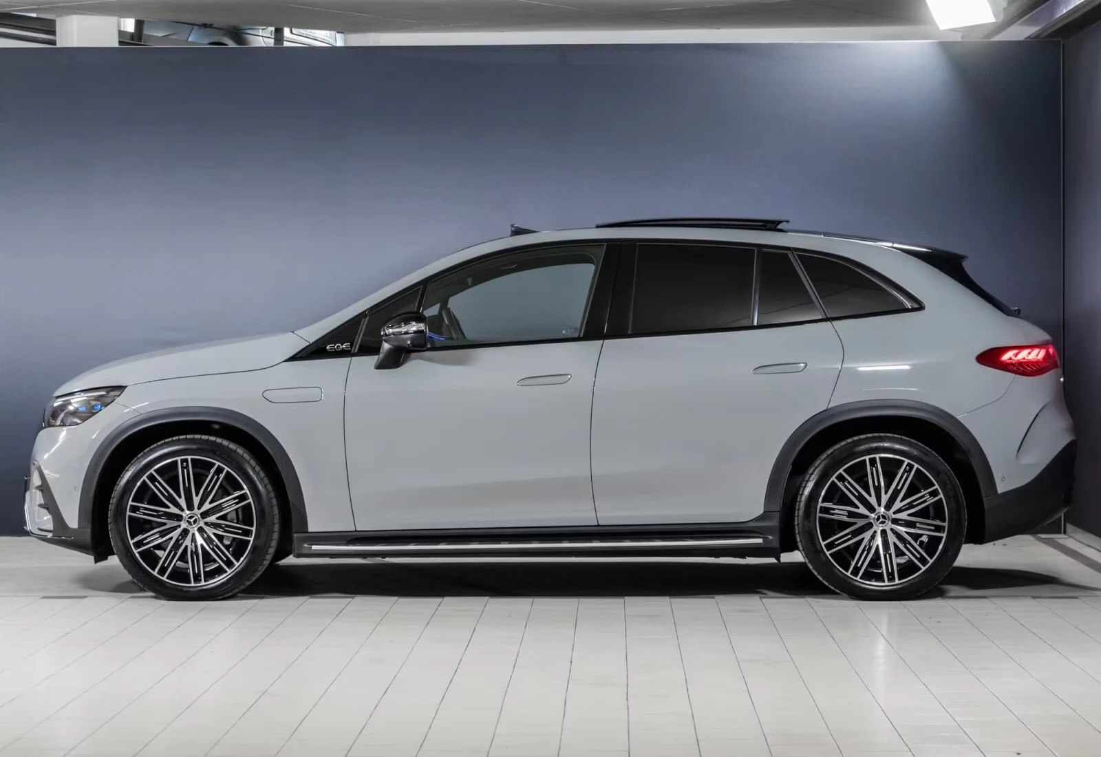 Mercedes-Benz EQE 500 AMG/SUV/4-MATIC/CARBON/HYPERSCREEN/BURM/PANO/, снимка 4 - Автомобили и джипове - 53974740