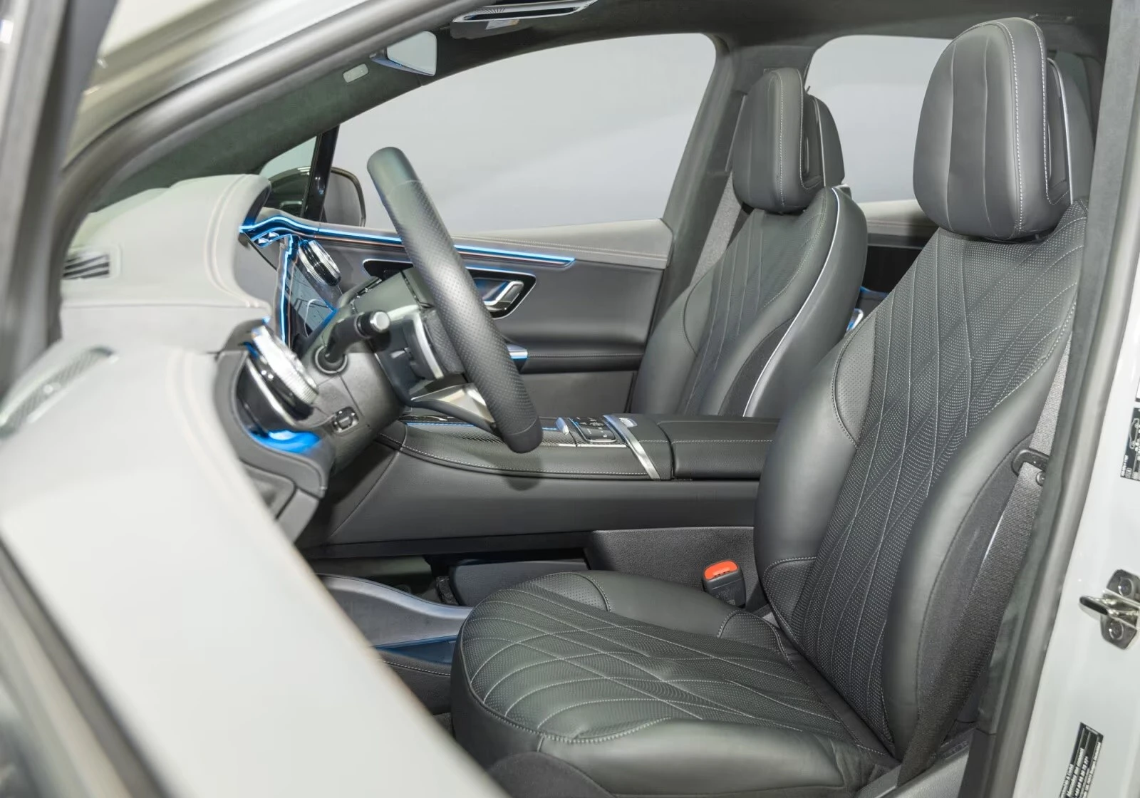 Mercedes-Benz EQE 500 AMG/SUV/4-MATIC/CARBON/HYPERSCREEN/BURM/PANO/, снимка 7 - Автомобили и джипове - 53974740