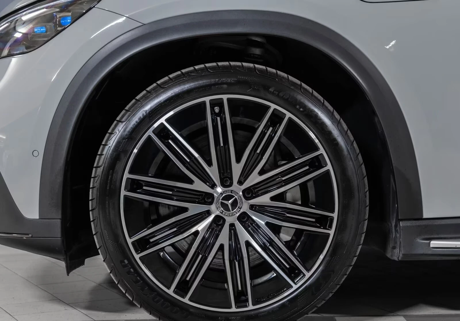 Mercedes-Benz EQE 500 AMG/SUV/4-MATIC/CARBON/HYPERSCREEN/BURM/PANO/, снимка 3 - Автомобили и джипове - 53974740