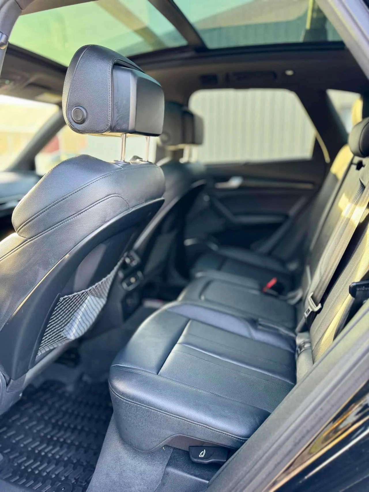 Audi SQ5 * Progressiv* 2 КЛЮЧА* PANO* KEYLESS* ПОДГРЕВ* , снимка 12 - Автомобили и джипове - 54088434