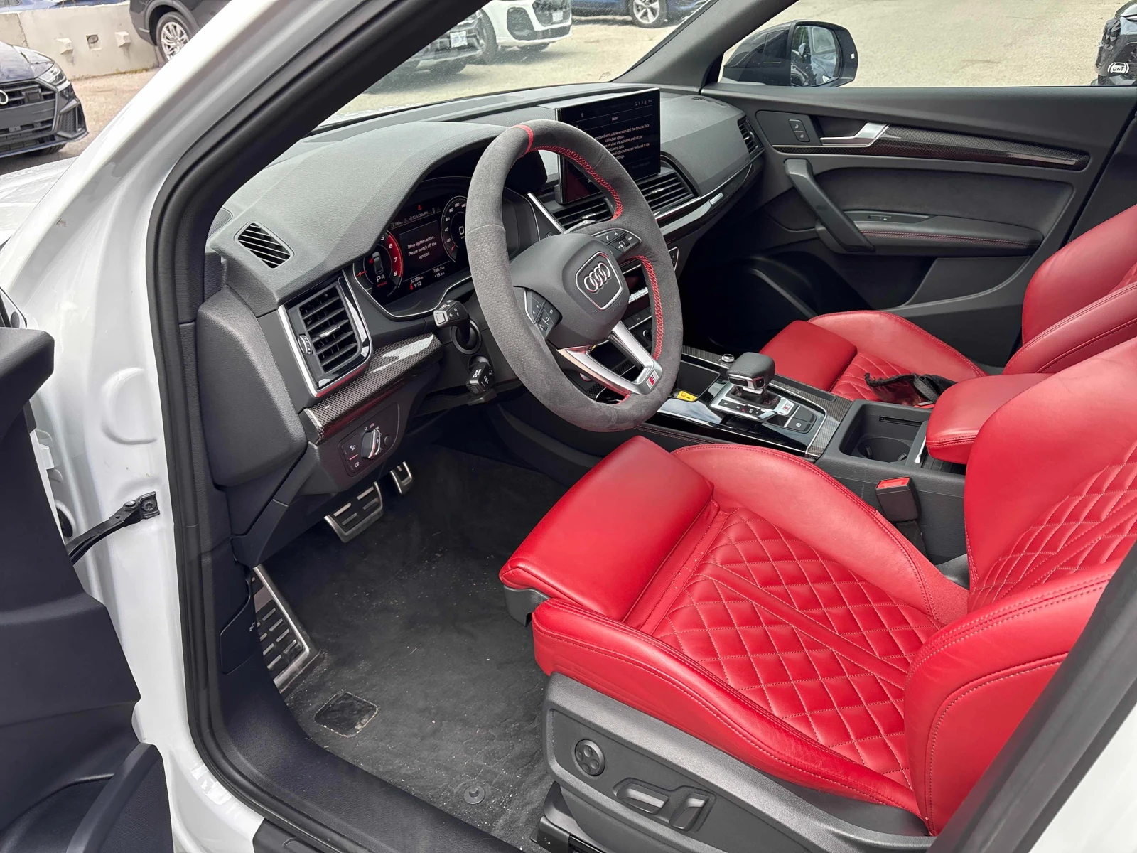 Audi SQ5 Progressiv * Keyless * CARFAX * АВТО КРЕДИТ * , снимка 6 - Автомобили и джипове - 54963869