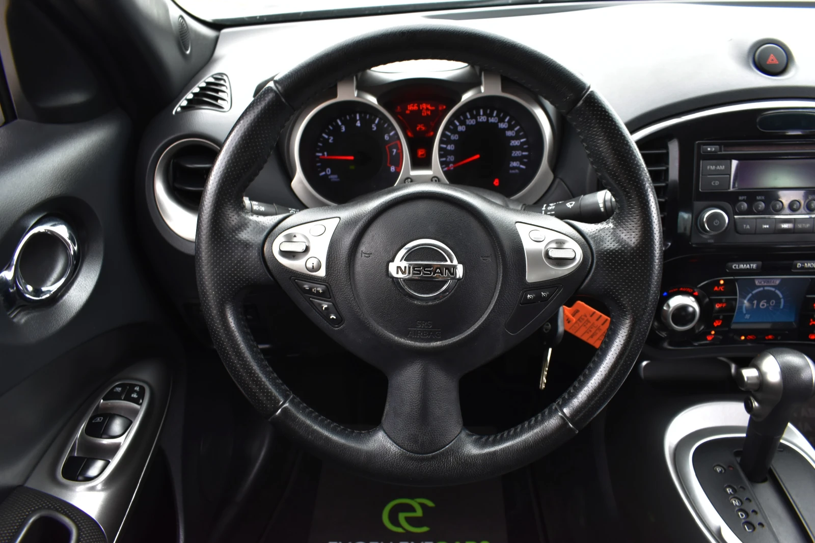 Nissan Juke 1.6i* AUTOMAT, снимка 13 - Автомобили и джипове - 55413849