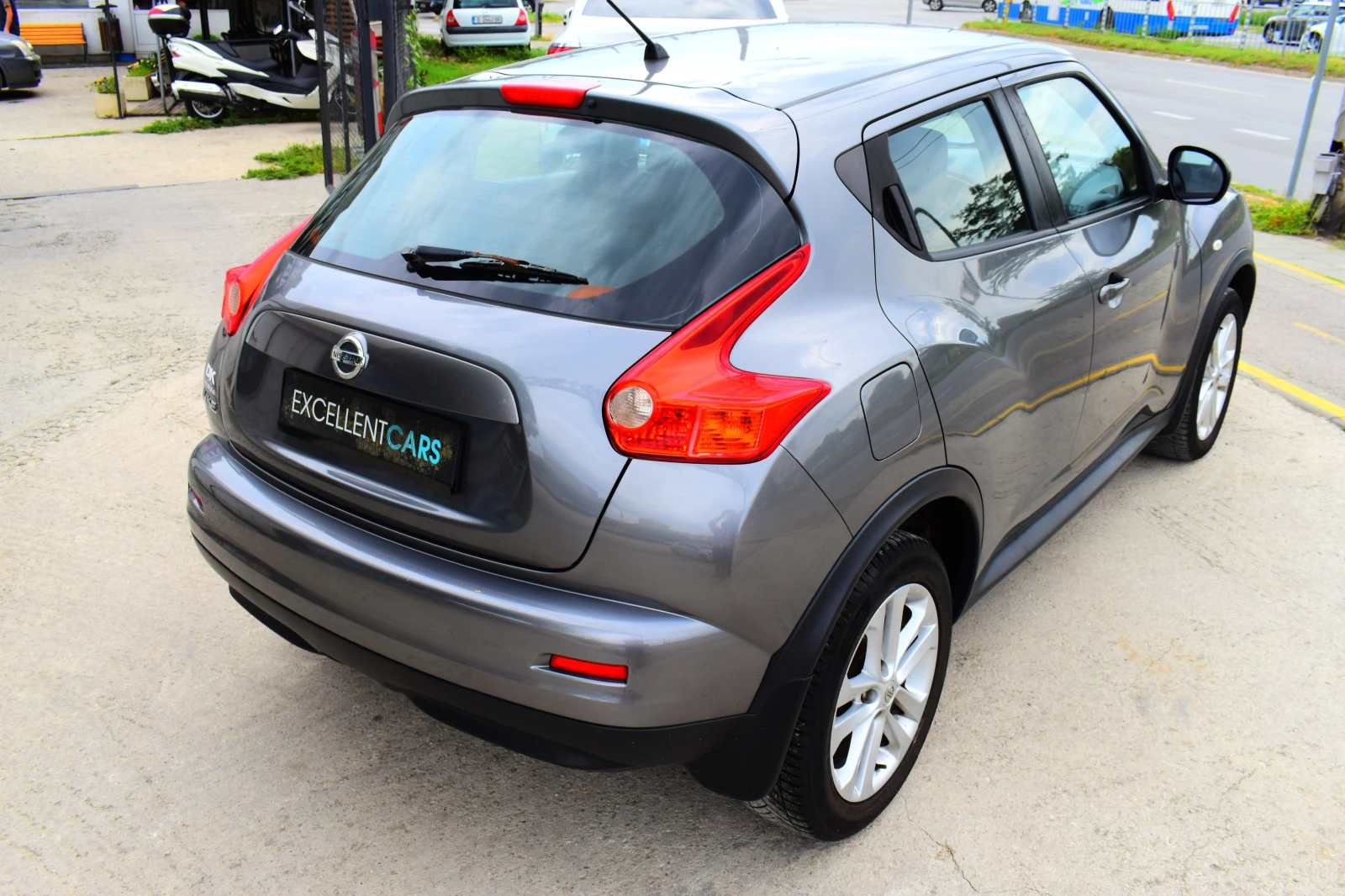 Nissan Juke 1.6i* AUTOMAT, снимка 4 - Автомобили и джипове - 55413849