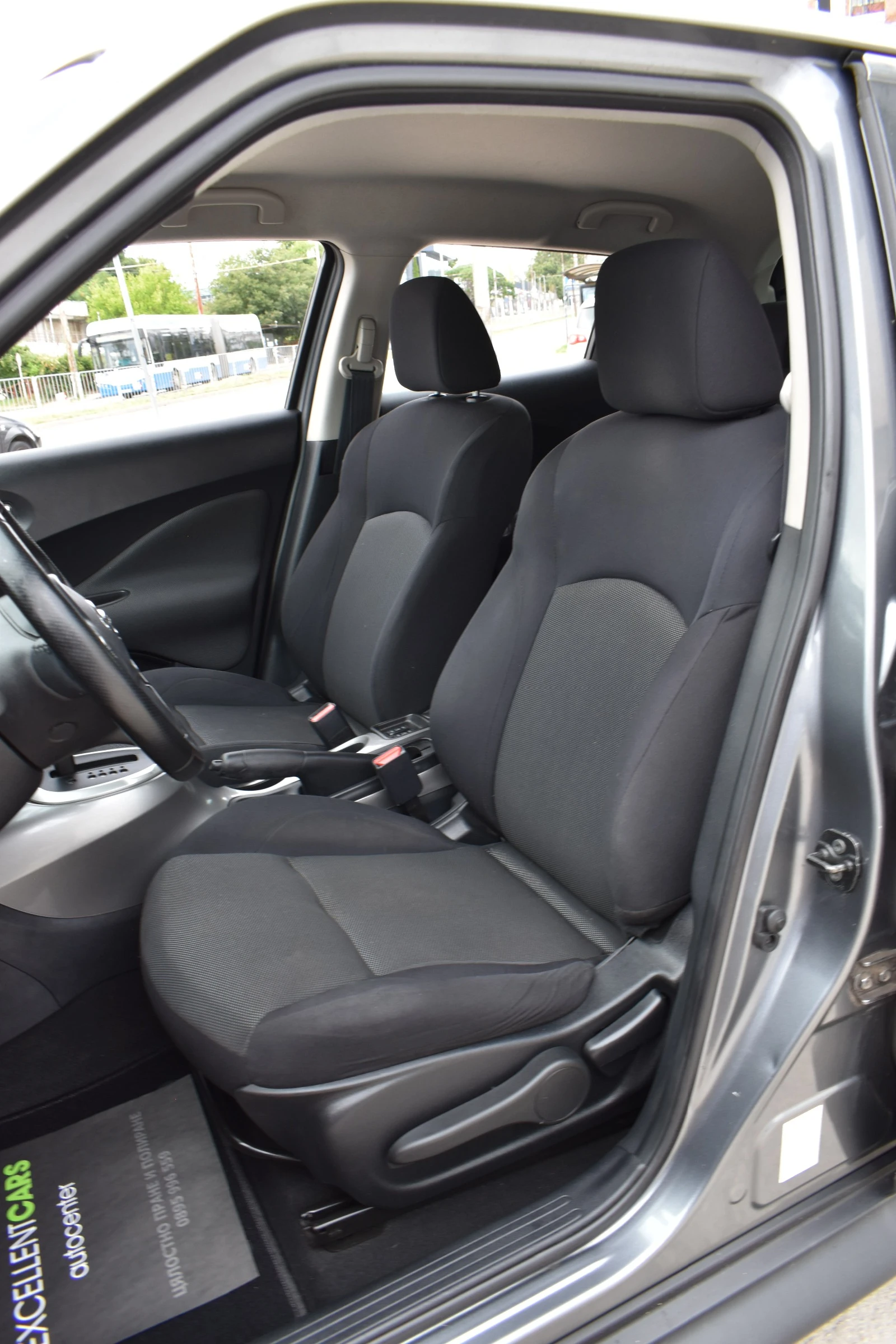 Nissan Juke 1.6i* AUTOMAT, снимка 9 - Автомобили и джипове - 55413849