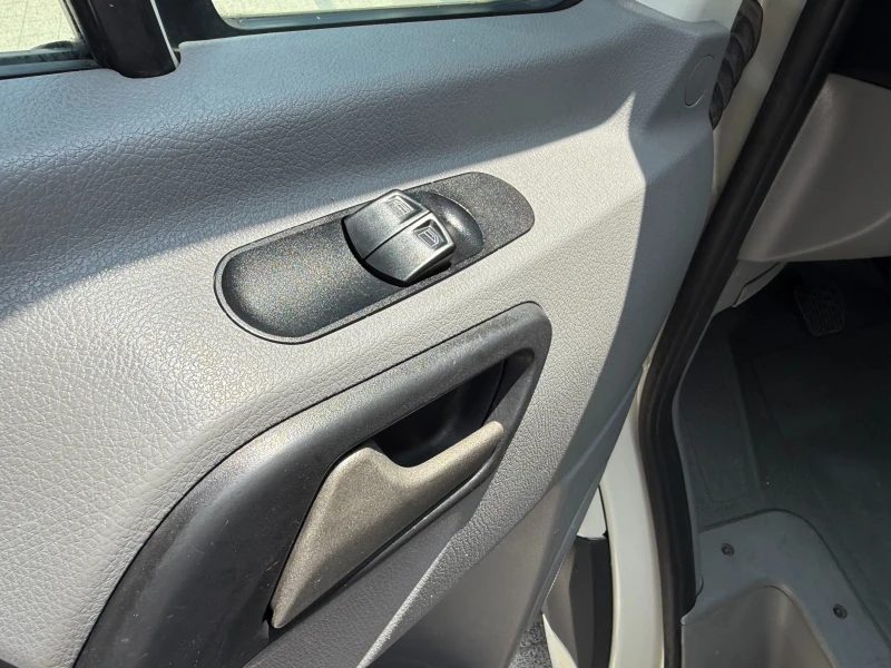 VW Crafter 2.5TDI Клима 4.30м. , снимка 15 - Бусове и автобуси - 51716666