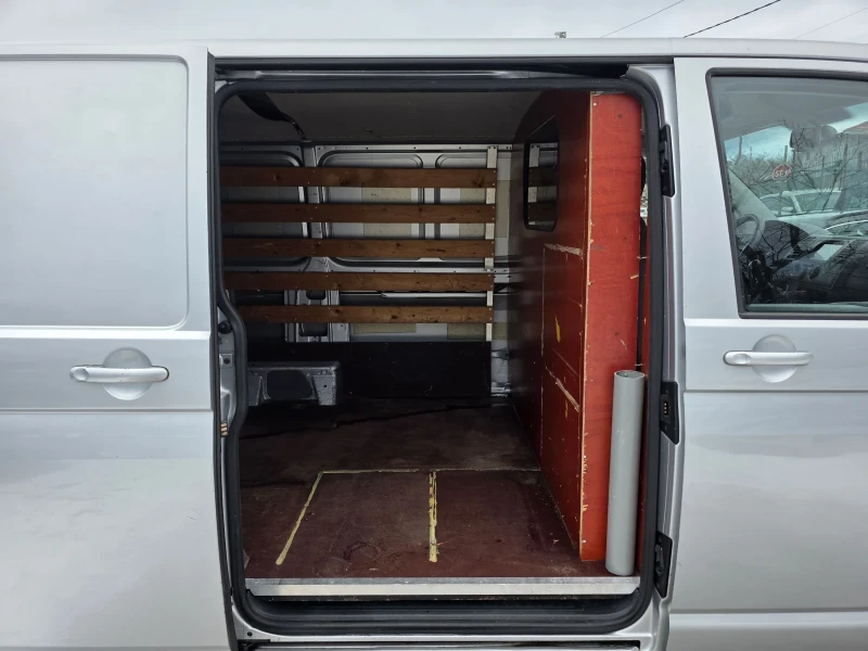VW Transporter ДЪЛГА БАЗА 2.5 TDI 131 К.С. НАВИ / КАМЕРА, снимка 8 - Бусове и автобуси - 53196363