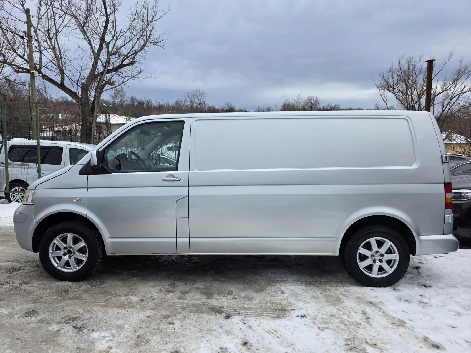 VW Transporter ДЪЛГА БАЗА 2.5 TDI 131 К.С. НАВИ / КАМЕРА - изображение 5