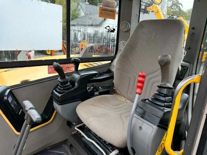 Багер Volvo ECR88D - изображение 3