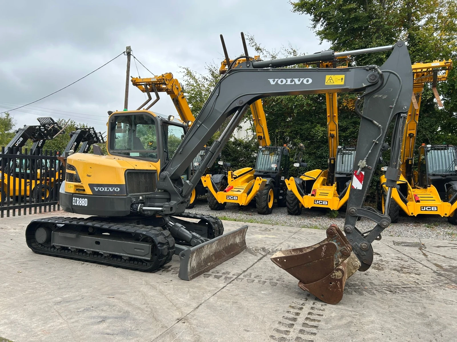 Багер Volvo ECR88D - изображение 2