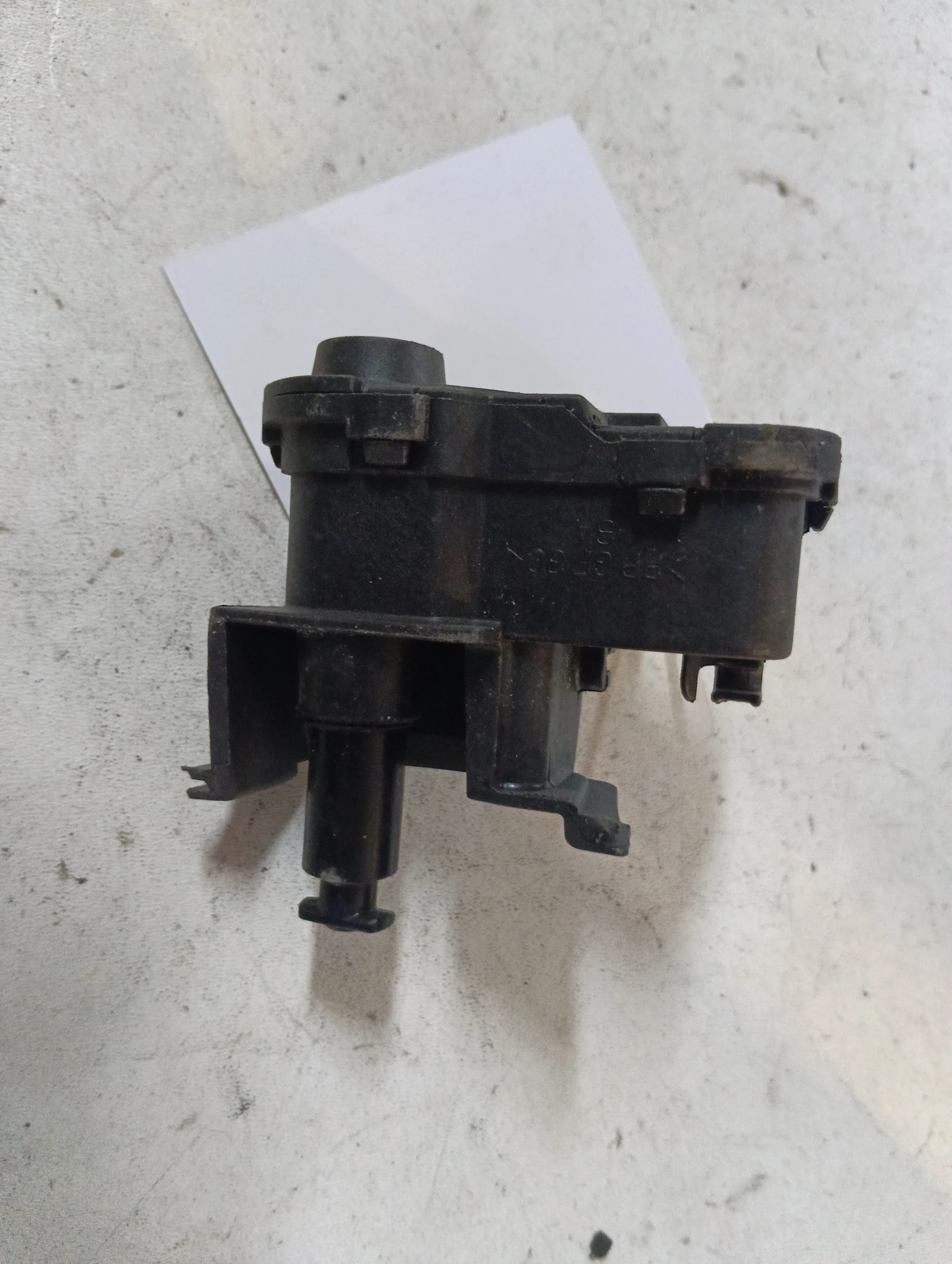 заключващ механизъм резервоар 7P0810773D Skoda Octavia