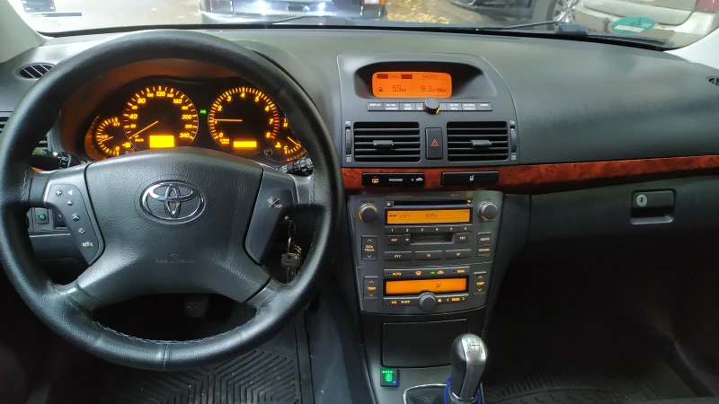 Toyota Avensis 1.8 газ/печка, снимка 10 - Автомобили и джипове - 47340298