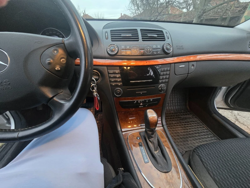 Mercedes-Benz E 280, снимка 8 - Автомобили и джипове - 48626094