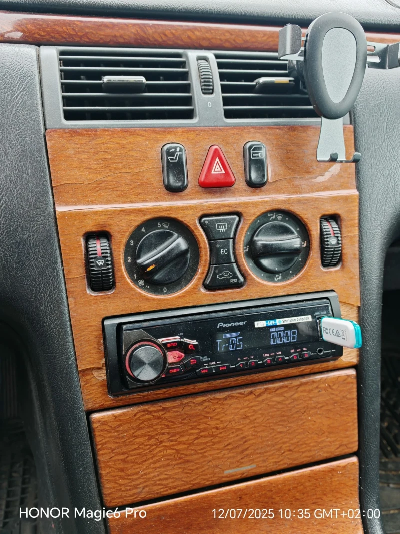 Mercedes-Benz E 250 E250 TD , снимка 10 - Автомобили и джипове - 52678127