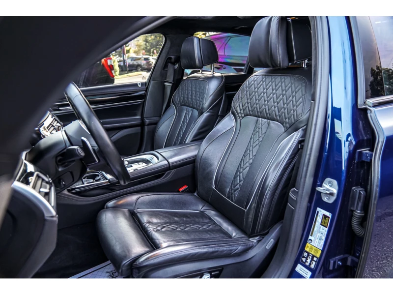 BMW 750 XDRIVE* M Pack* HUD* Масаж* Панорама* Keyless, снимка 8 - Автомобили и джипове - 53168952