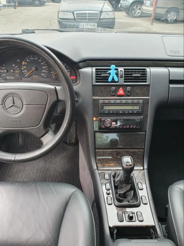 Mercedes-Benz E 250 W210, снимка 5 - Автомобили и джипове - 54321053