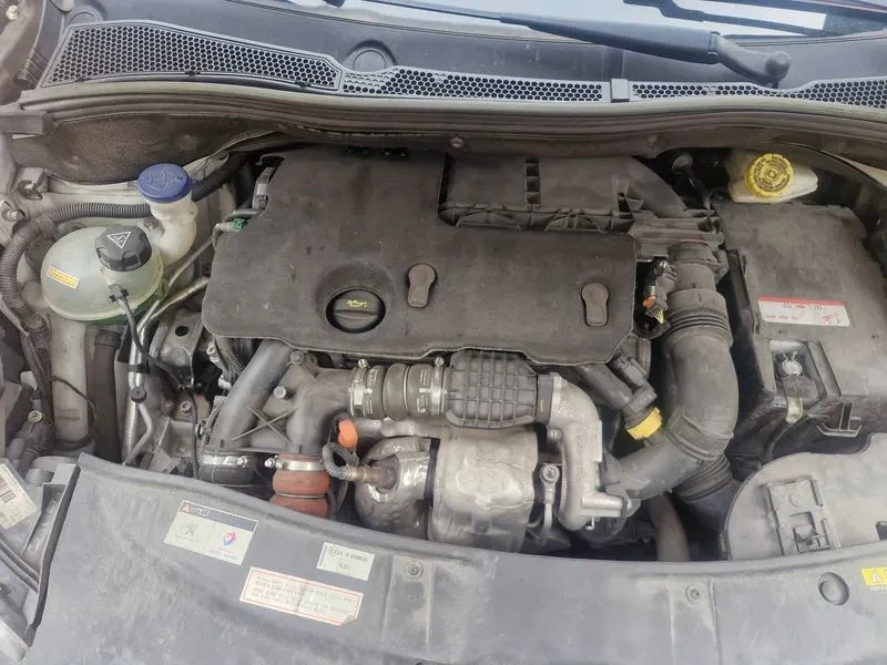 Peugeot 2008 1.6 BlueHDI - САМО 30% АВАНС, снимка 6 - Автомобили и джипове - 56016826