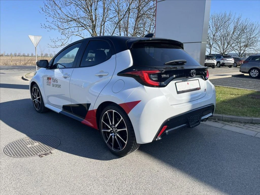 Toyota Yaris 1.5 HEV GR SPORT 130 KC TOP FULL - изображение 3