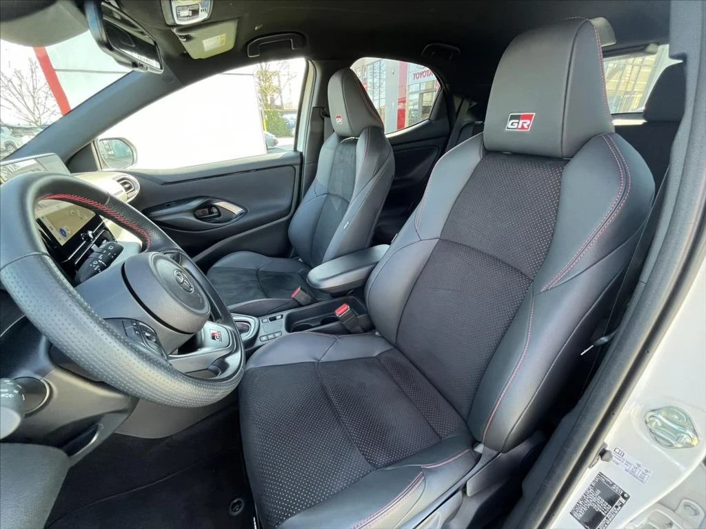 Toyota Yaris 1.5 HEV GR SPORT 130 KC TOP FULL - изображение 8