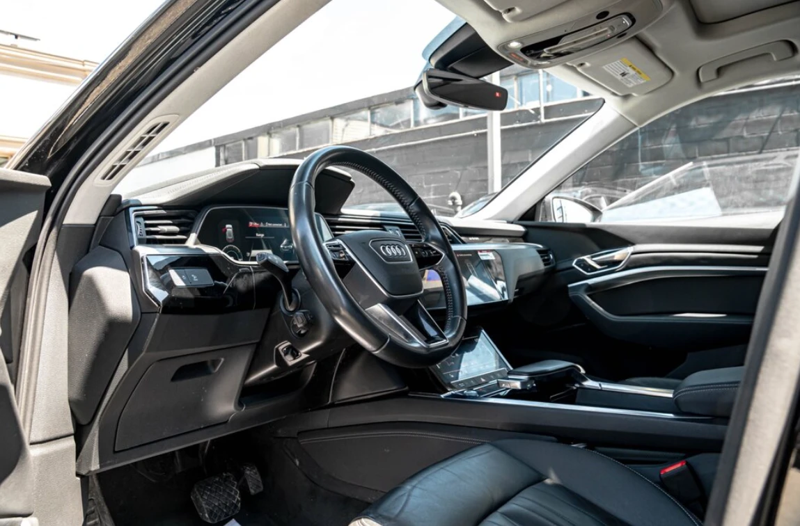 Audi E-Tron 360* B&O* HUD - изображение 6