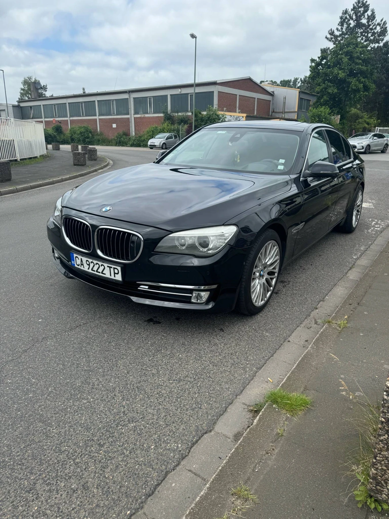 BMW 730 za poveche informacia na posochenia telefon - изображение 3