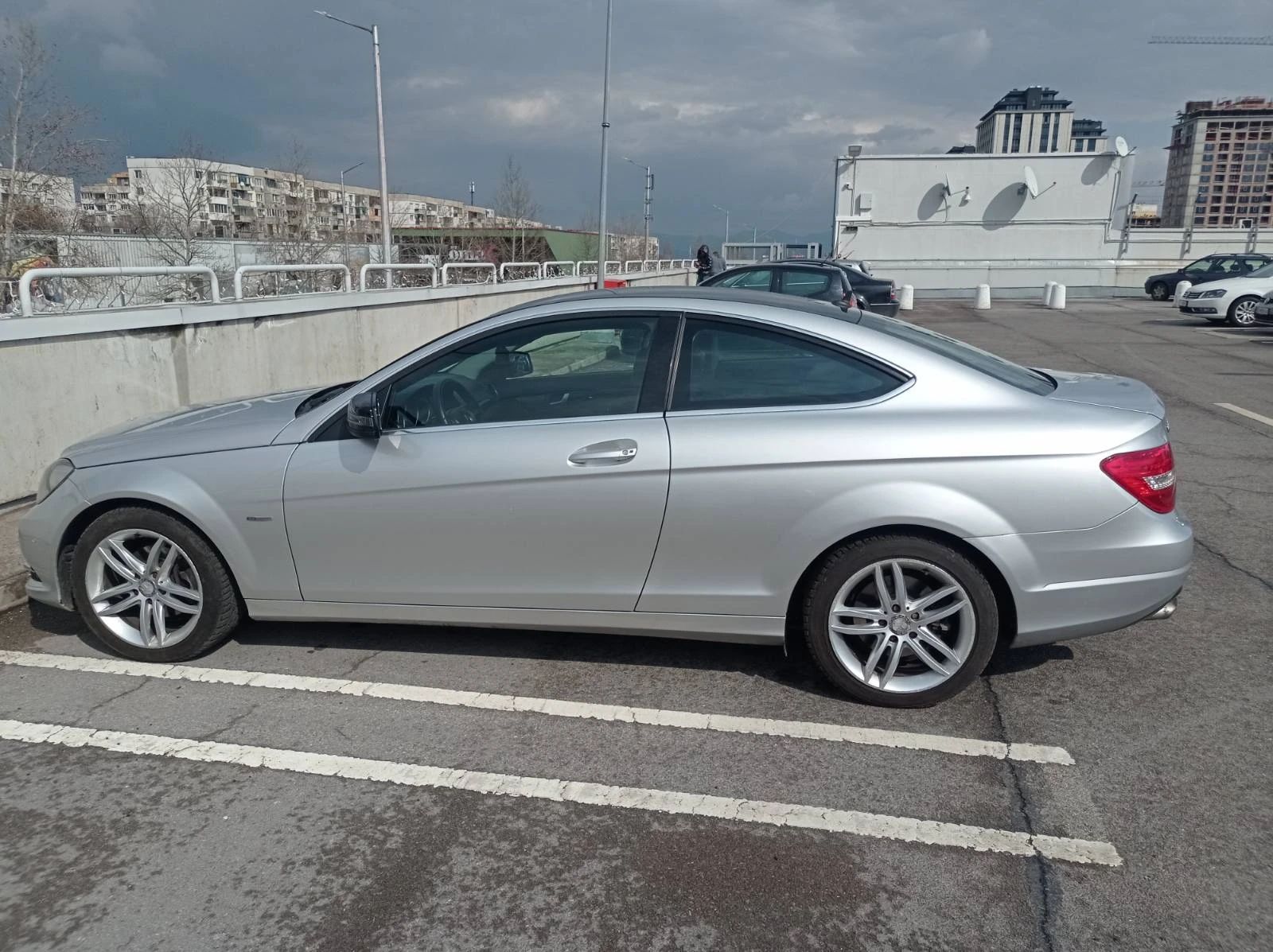 Mercedes-Benz C 220, снимка 9 - Автомобили и джипове - 53725711
