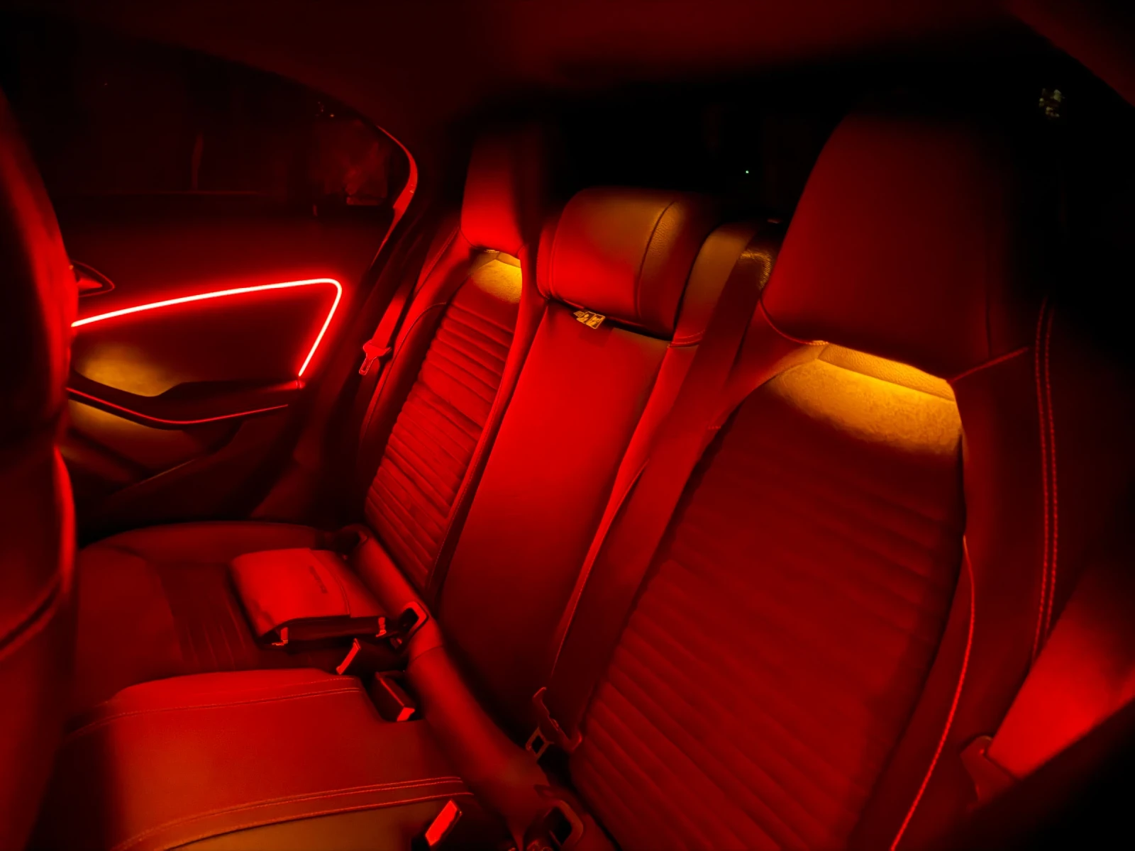 Mercedes-Benz A 180 AMG line , снимка 15 - Автомобили и джипове - 53932806