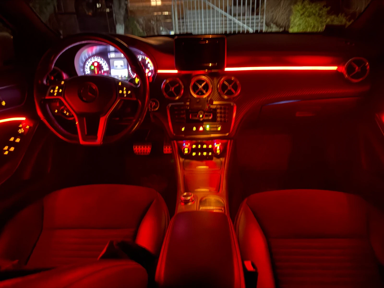 Mercedes-Benz A 180 AMG line , снимка 13 - Автомобили и джипове - 53932806