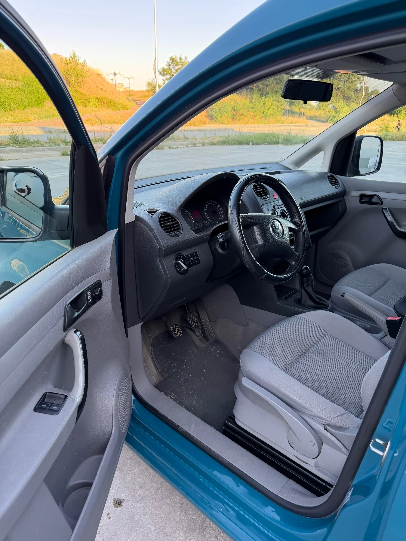 VW Caddy, снимка 6 - Автомобили и джипове - 55137423