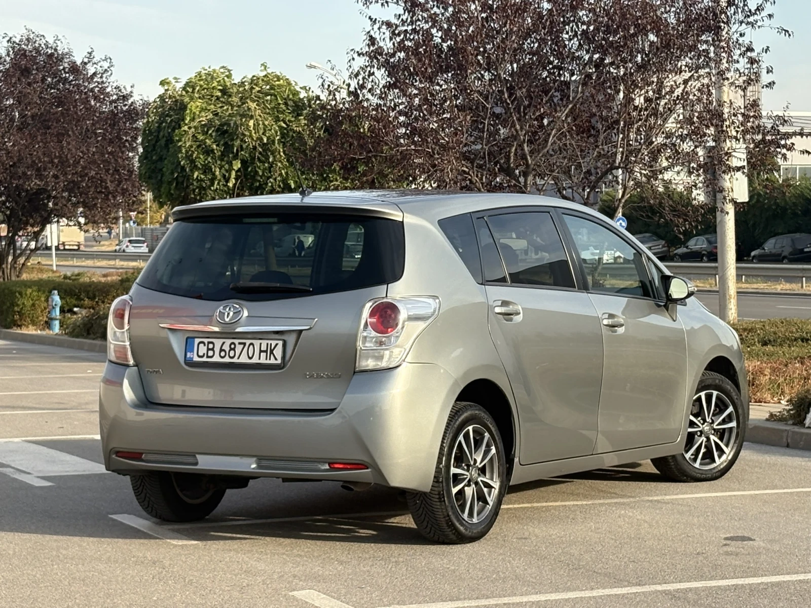 Toyota Verso 2.0D4D, снимка 2 - Автомобили и джипове - 56415937