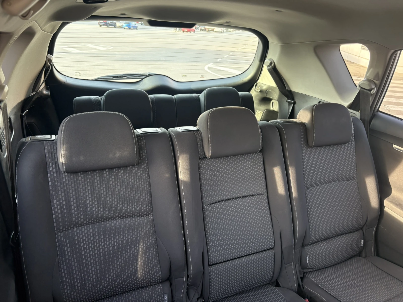 Toyota Verso 2.0D4D, снимка 8 - Автомобили и джипове - 56415937