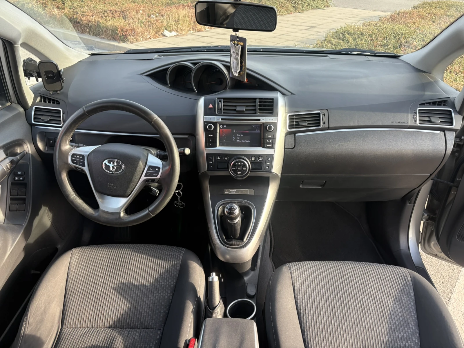 Toyota Verso 2.0D4D, снимка 3 - Автомобили и джипове - 56415937