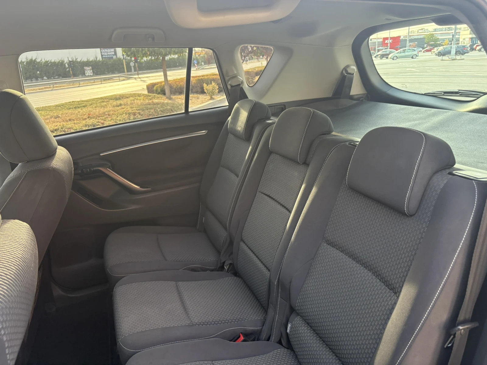 Toyota Verso 2.0D4D, снимка 5 - Автомобили и джипове - 56415937