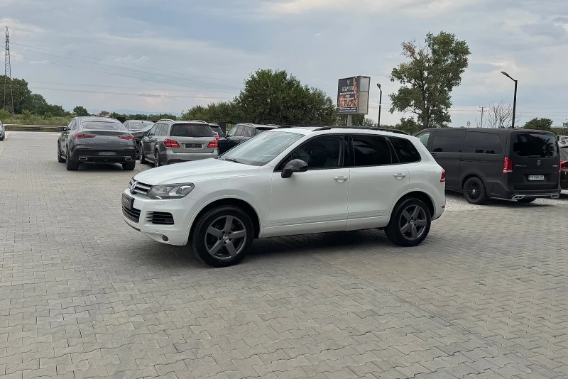 VW Touareg 3.0TDi Подгрев/Панорама, снимка 2 - Автомобили и джипове - 51284546
