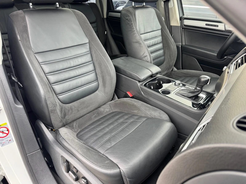 VW Touareg 3.0TDi Подгрев/Панорама, снимка 11 - Автомобили и джипове - 51284546