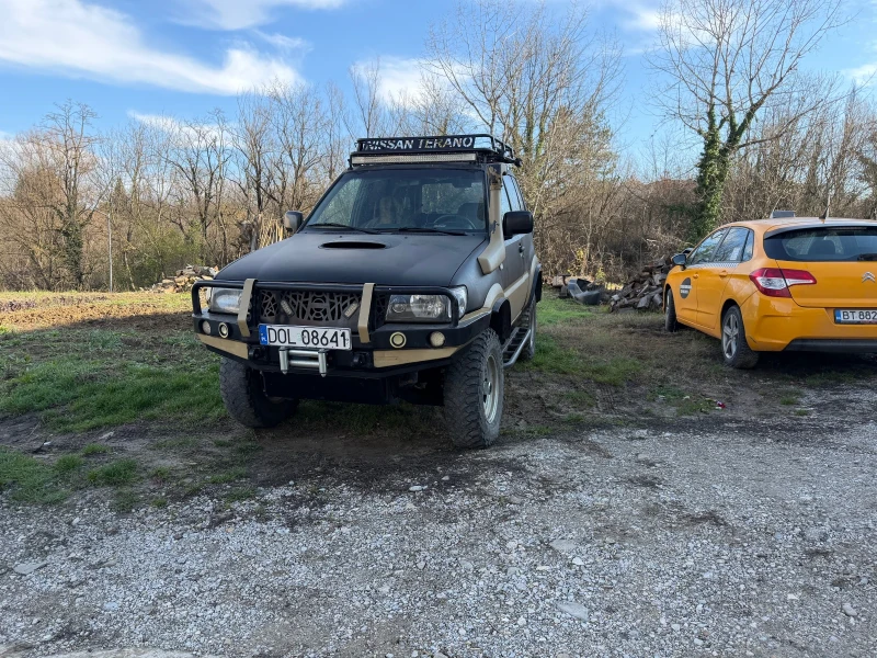 Nissan Terrano 2.7, снимка 2 - Автомобили и джипове - 52933109