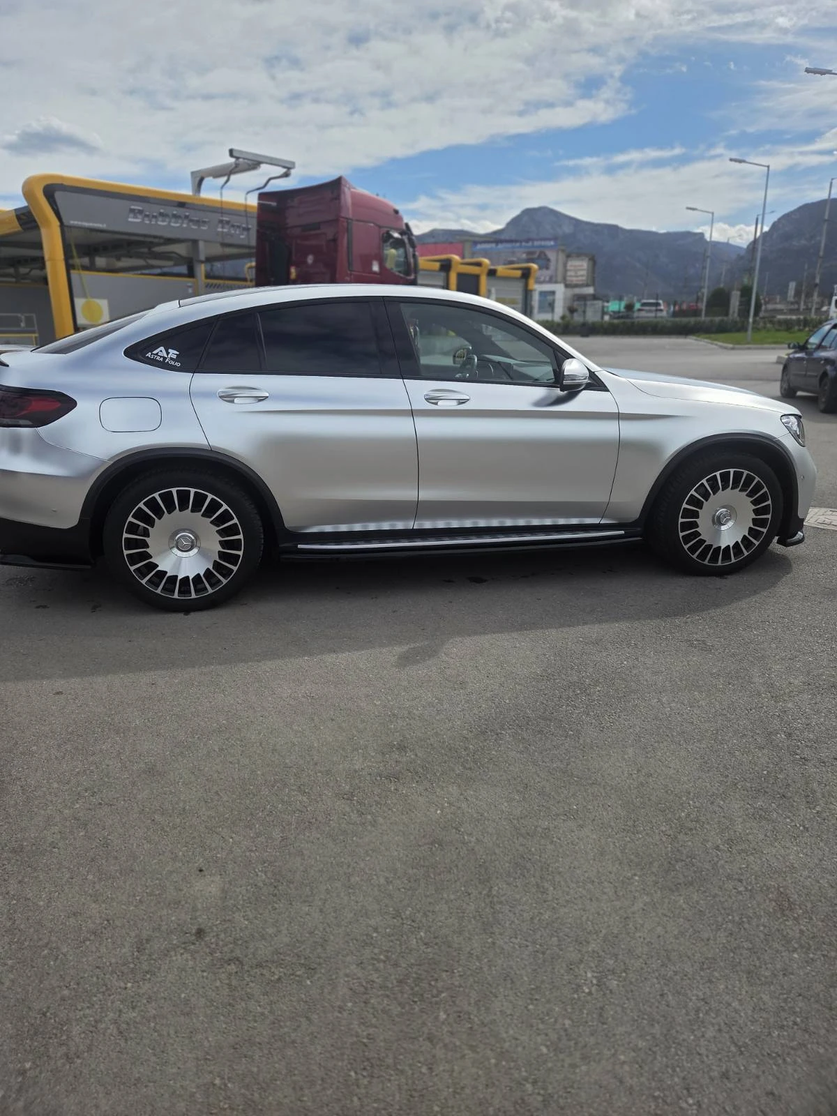 Mercedes-Benz GLC 300 AMG/4M/COUPE/ТЕГЛИЧ/DIGITAL/BURMESTER, снимка 8 - Автомобили и джипове - 54124373