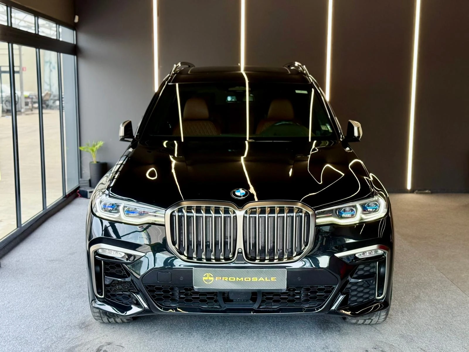 BMW X7 М50d* 7 Местен* Full* TV* Pano* Лизинг , снимка 2 - Автомобили и джипове - 54525232