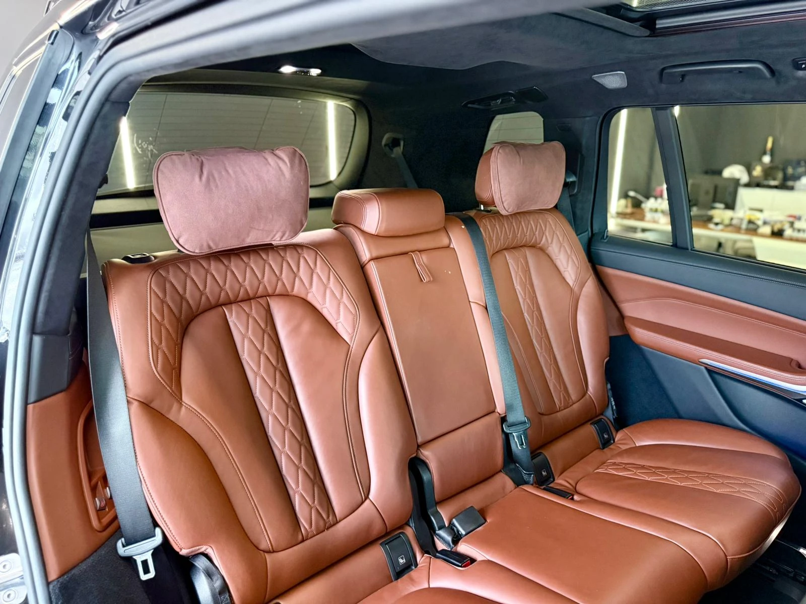 BMW X7 М50d* 7 Местен* Full* TV* Pano* Лизинг , снимка 15 - Автомобили и джипове - 54525232