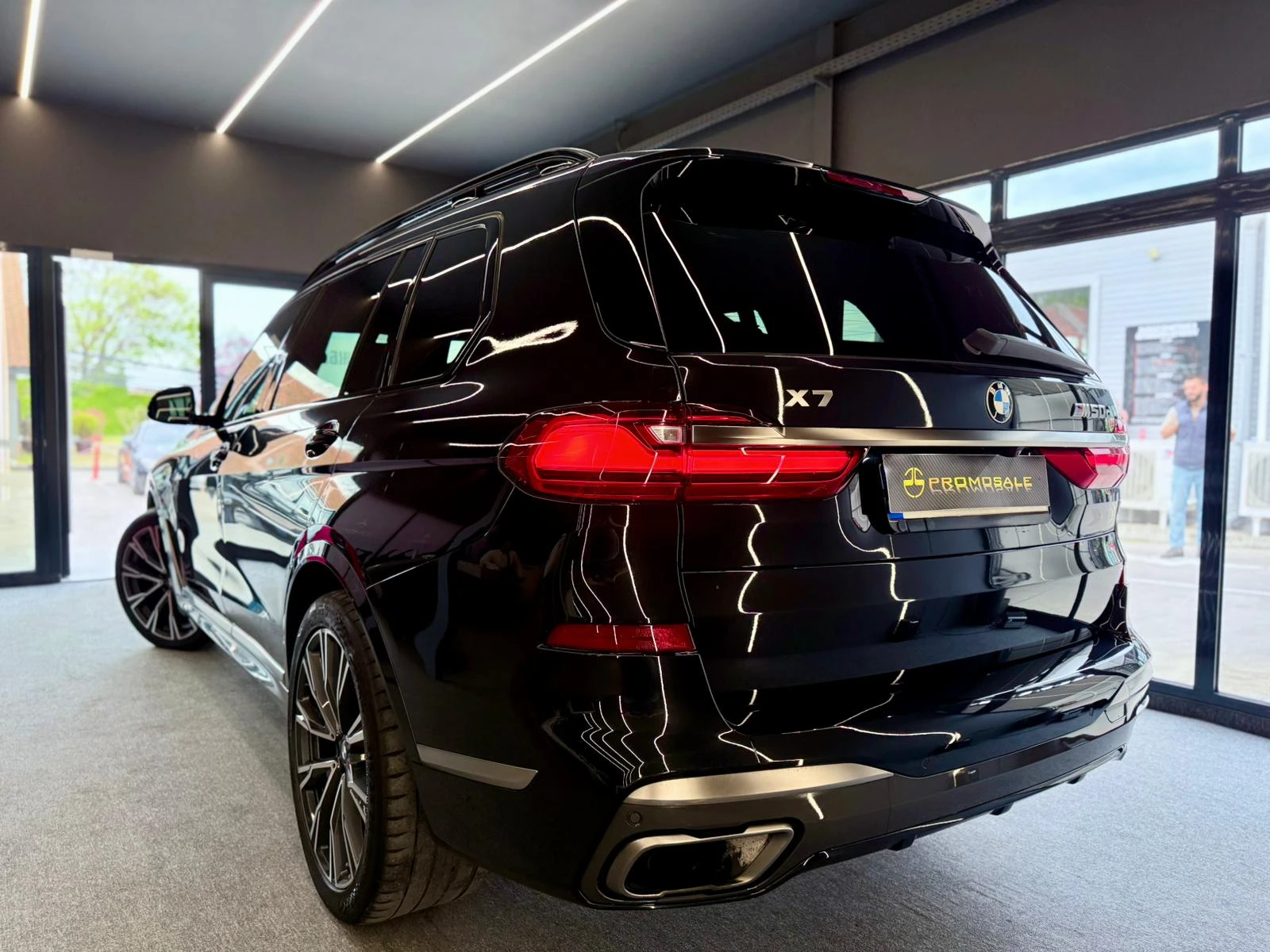 BMW X7 М50d* 7 Местен* Full* TV* Pano* Лизинг , снимка 4 - Автомобили и джипове - 54525232