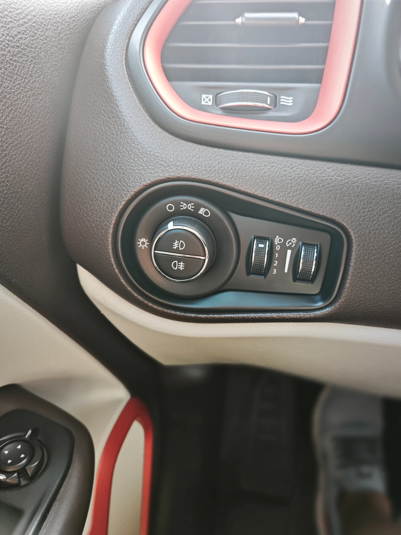 Jeep Renegade, снимка 6 - Автомобили и джипове - 54879440