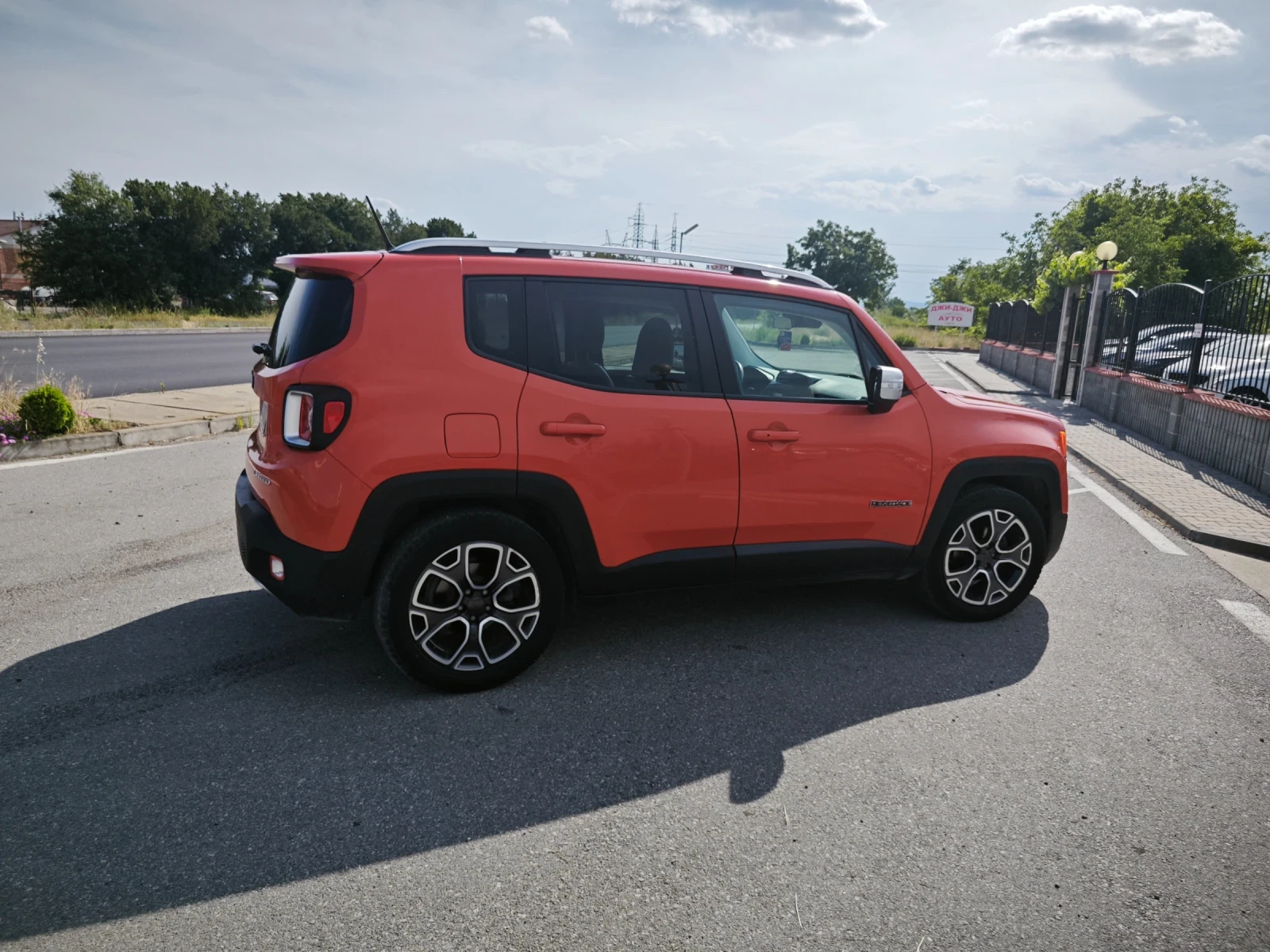 Jeep Renegade, снимка 15 - Автомобили и джипове - 54879440