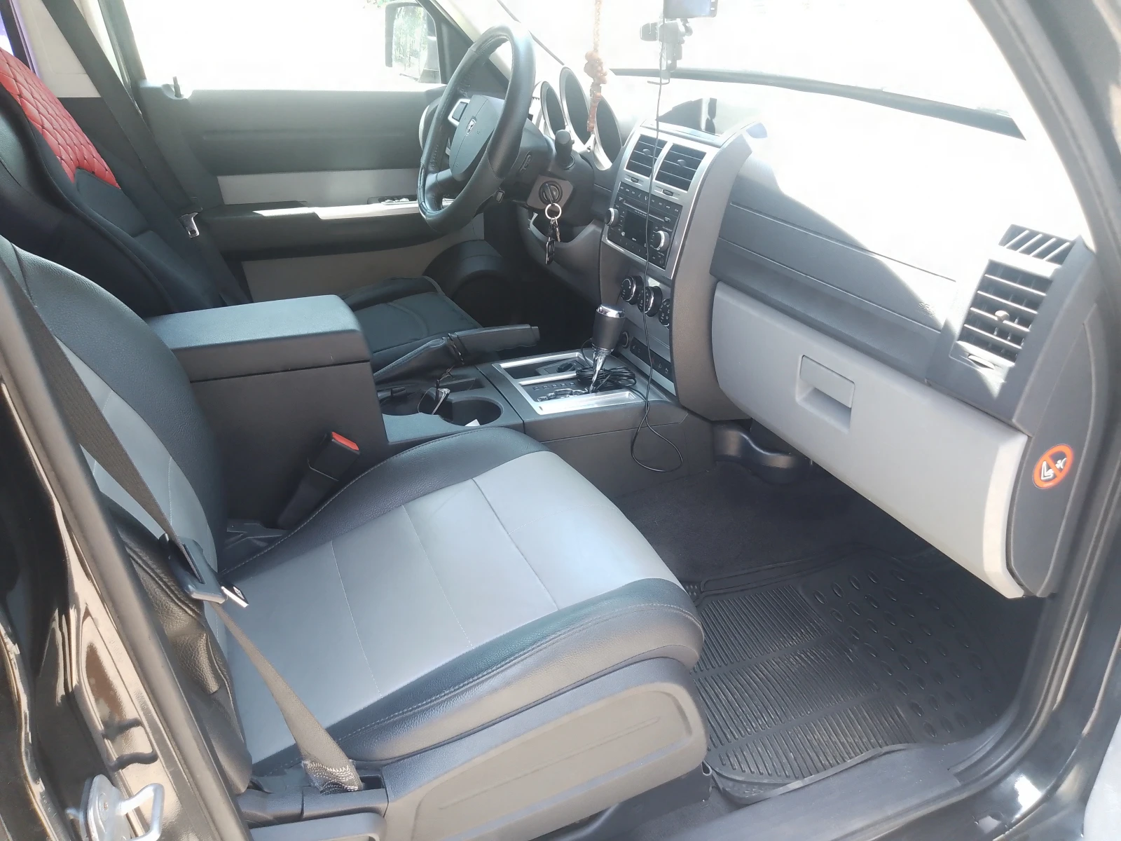 Dodge Nitro 3, 7 газ/бензин, снимка 4 - Автомобили и джипове - 55425580