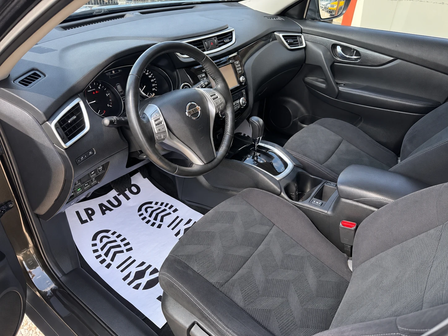 Nissan X-trail * 1.6d* 130к.с* AUTOMAT* 360Cam* С.История* , снимка 7 - Автомобили и джипове - 56255797