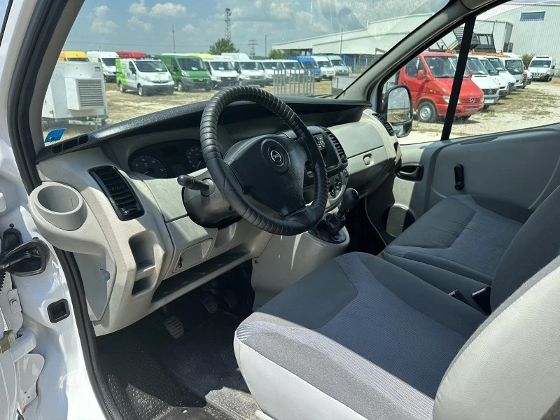 Opel Vivaro, снимка 12 - Бусове и автобуси - 41454258