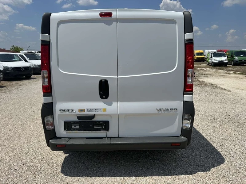 Opel Vivaro, снимка 5 - Бусове и автобуси - 41454258