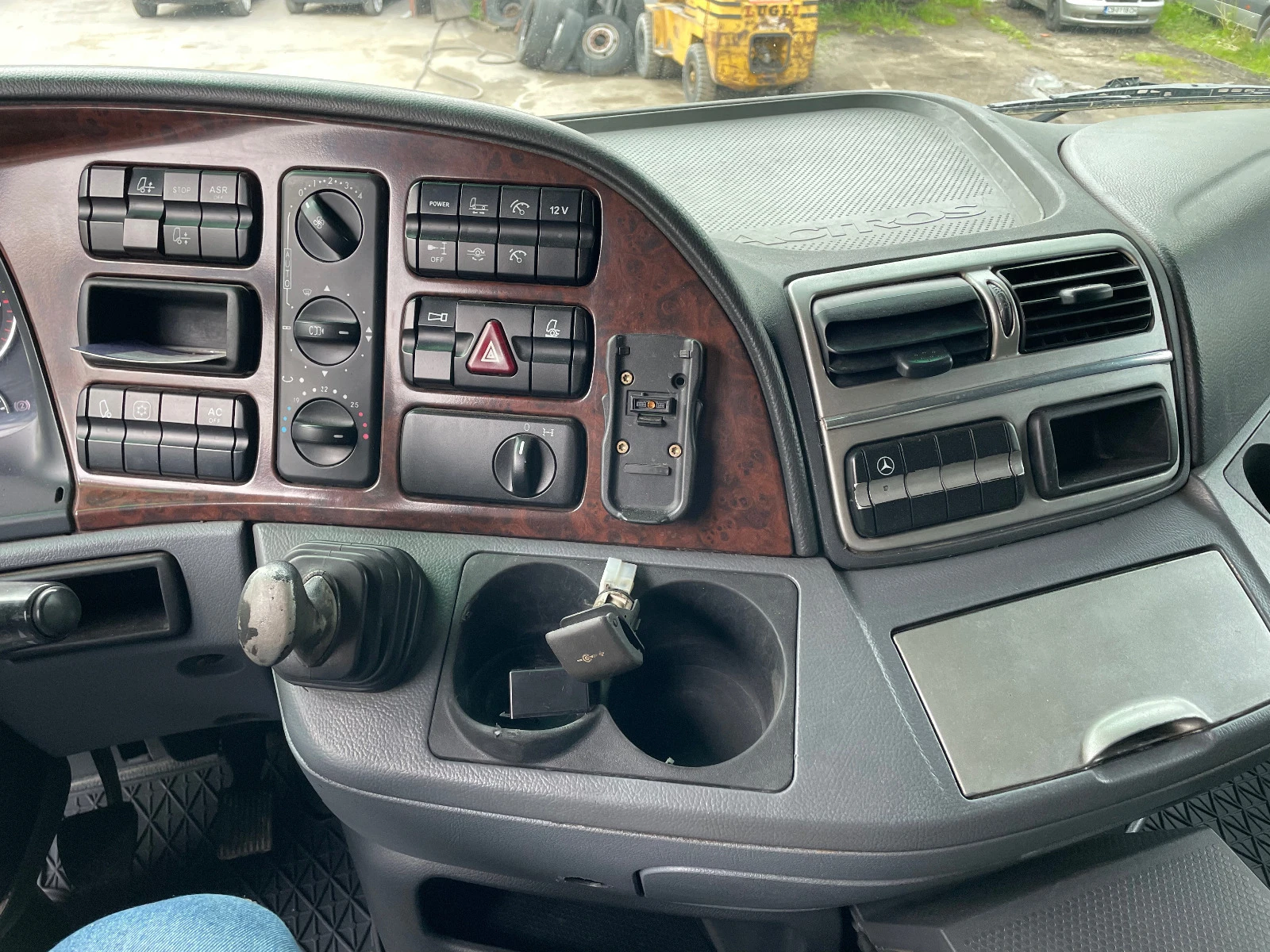 Mercedes-Benz Actros 1844 mega  | Mobile.bg   11